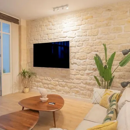 Part Of Saint-germain-des Pres / 3 Bedrooms * Parigi