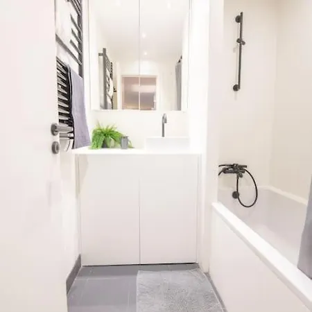 Part Of Saint-germain-des Pres / 3 Bedrooms * Parigi