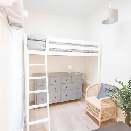 Part Of Saint-germain-des Pres / 3 Bedrooms Apartment Paris