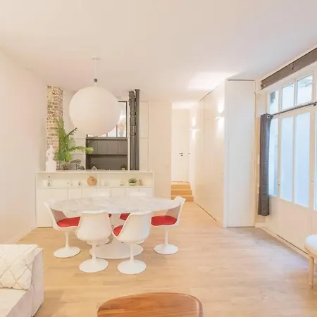 Part Of Saint-germain-des Pres / 3 Bedrooms Apartment