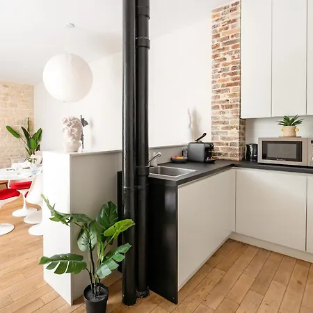Part Of Saint-germain-des Pres / 3 Bedrooms Paris