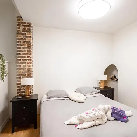 Part Of Saint-germain-des Pres / 3 Bedrooms * Paris